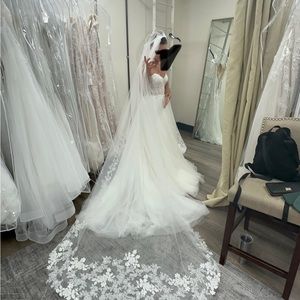 Wedding / or Grad Dress - Size 8 Brand new with tags **. Unworn & Unaltered